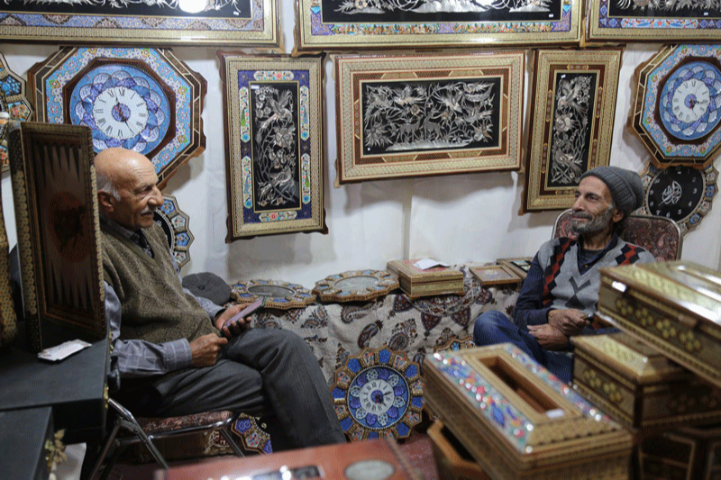 گفت و گو با شرکت کنندگان در نمایشگاه صنایع دستی یزد