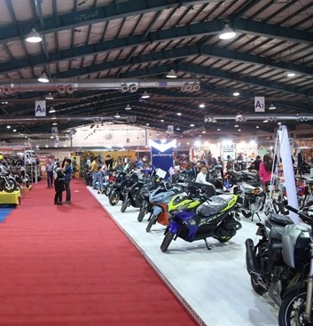 Holding The Bicycle, Motorcycle and Sports Exhibition in Yazd 