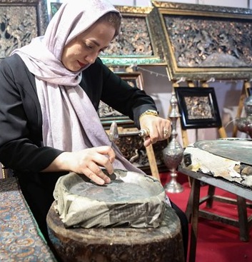 Holding an exhibition of Handicrafts and Souvenirs in Yazd.