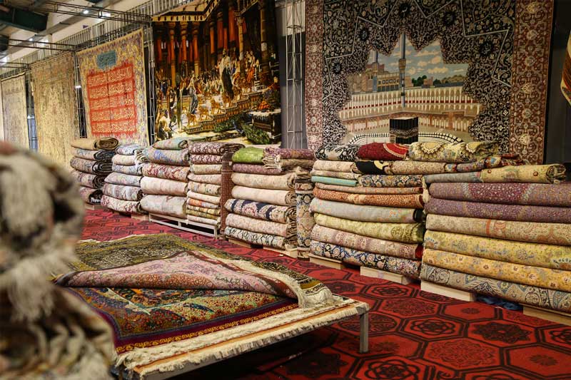 بازدید معاون اقتصادی استاندار یزد از نمایشگاه فرش دستباف 1402