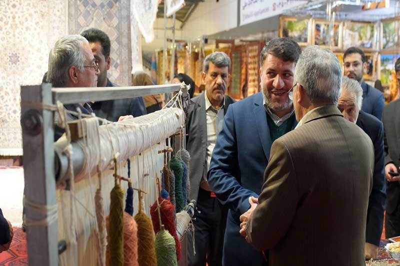 استاندار یزد در بازدید از هفدهمین نمایشگاه تخصصی فرش دستباف 1402